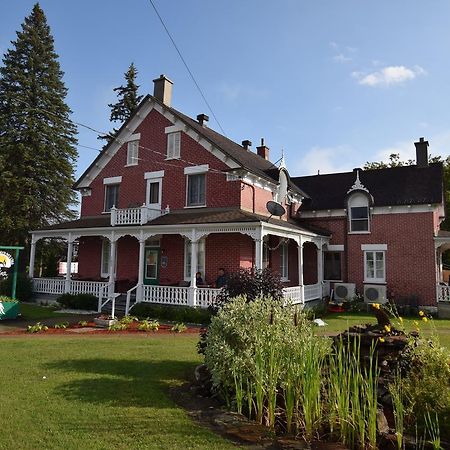 Bed and Breakfast Gil Ann Saint-Andre-Avellin Экстерьер фото