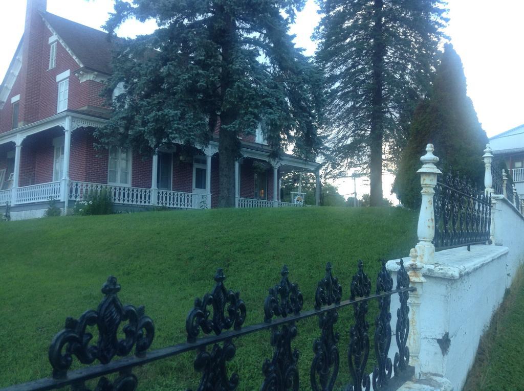 Bed and Breakfast Gil Ann Saint-Andre-Avellin Экстерьер фото